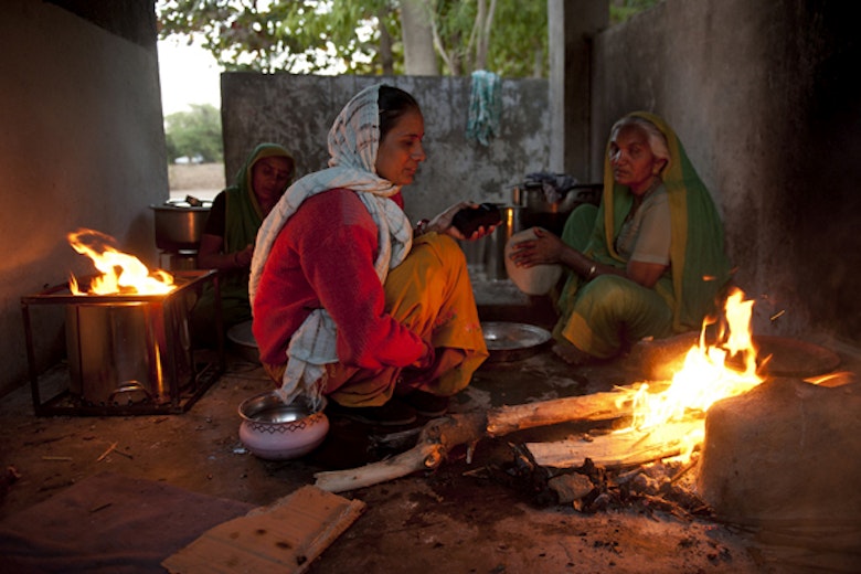 Women Cookstoves Pollution Main